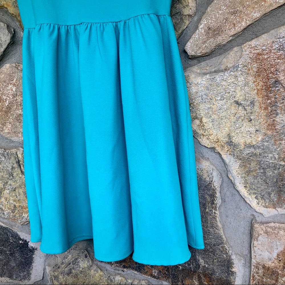 Everly Split Neck Dress - Picture 5 of 10